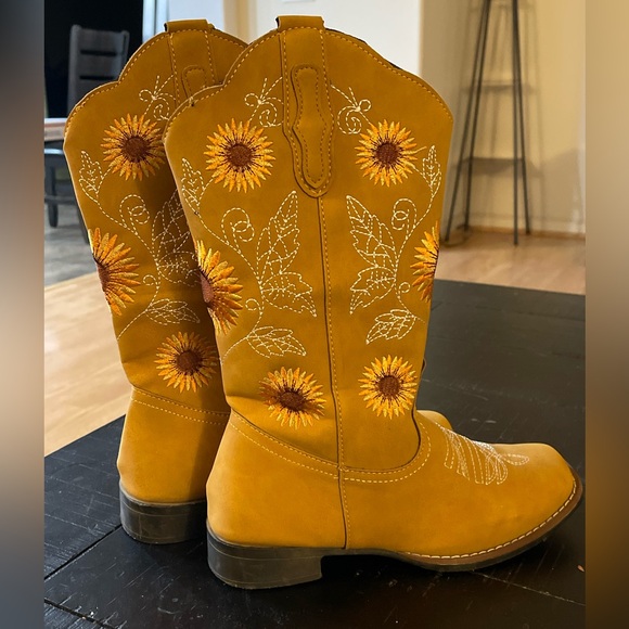 Shoes - Women’s Sunflower Boots